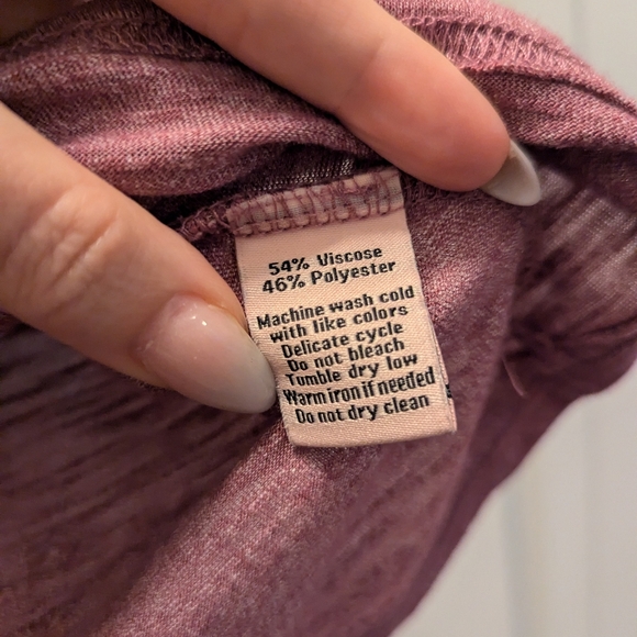 Women's Light Maroon shirt with shoulder cut outs size M - Picture 2 of 2